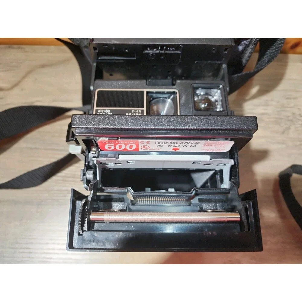 Polaroid 600 Business Edition Instant Film Camera -Camera Bag-Camera Not Tested
